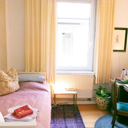 Zimmer In Kuenstlerwohnung Stuttgart Exteriör bild