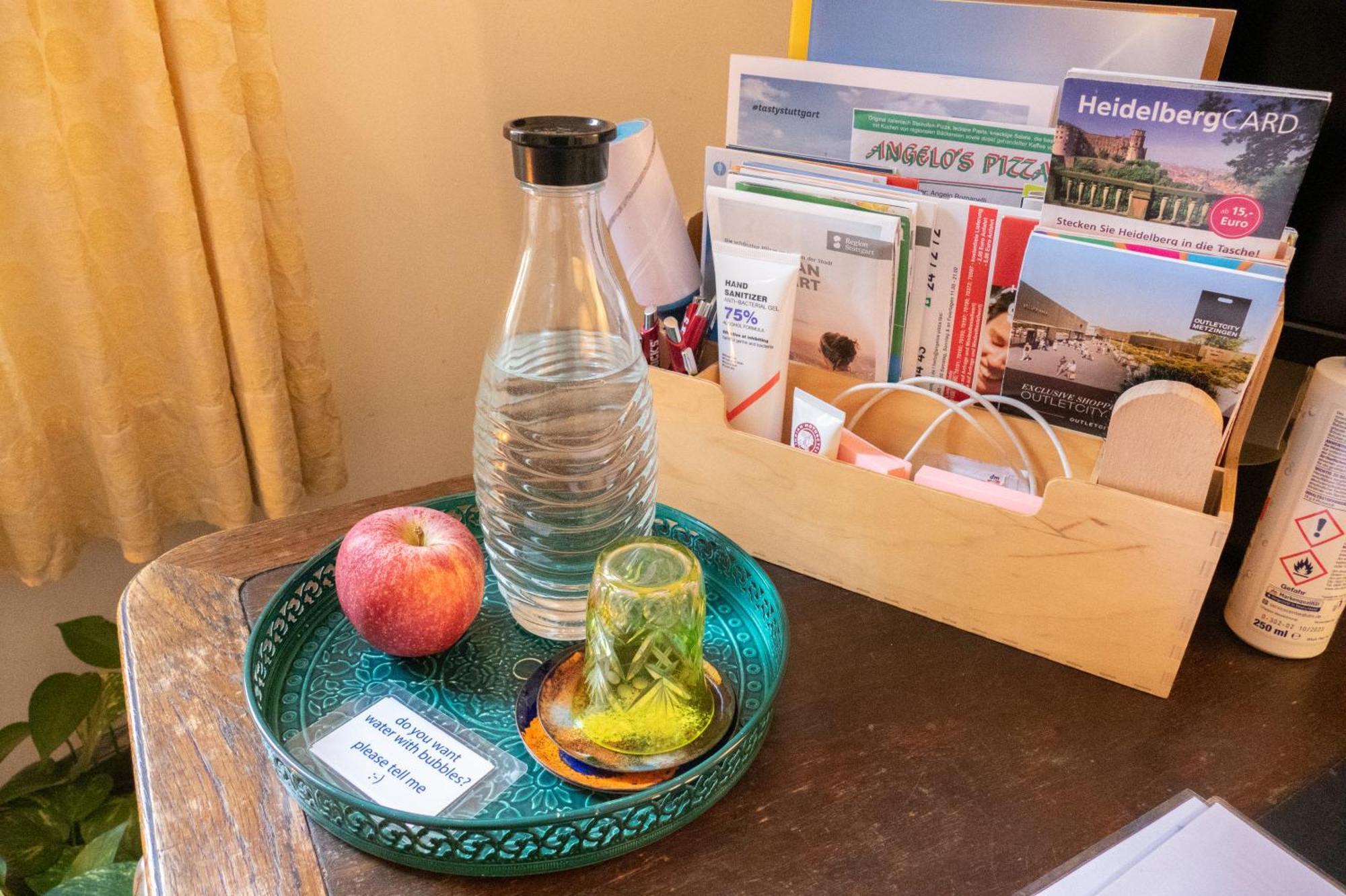 Zimmer In Kuenstlerwohnung Stuttgart Exteriör bild