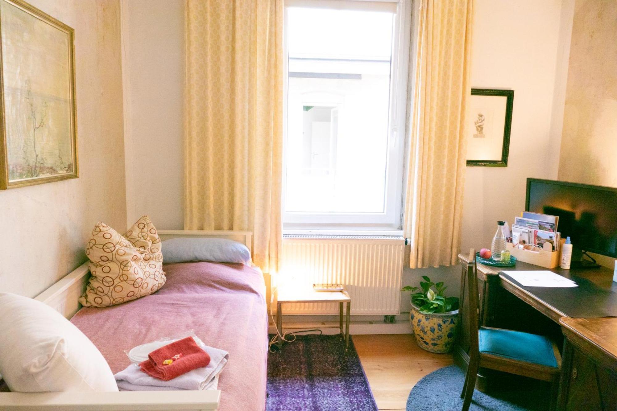 Zimmer In Kuenstlerwohnung Stuttgart Exteriör bild